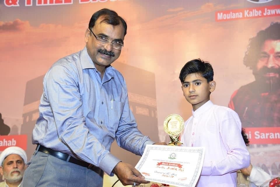 SP (Traffic) Hamidul Hasan presents a trophy